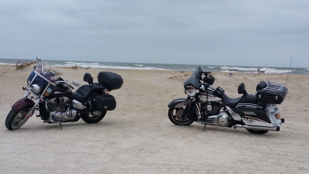 motos en verano en la playa